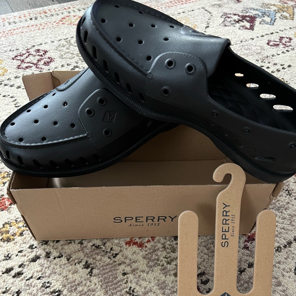 New in Box Sperry A/O Float Flooded Black size 11M